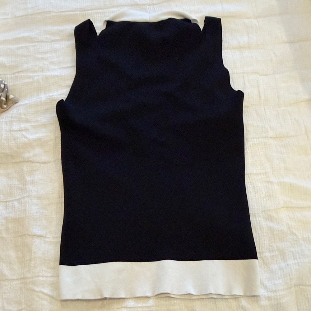 White House Black Market Black and White V-Neck Tank Top - Picture 4 of 5